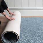 Unrolling the omkeerbare speelmat with two designs for more choice in the family home