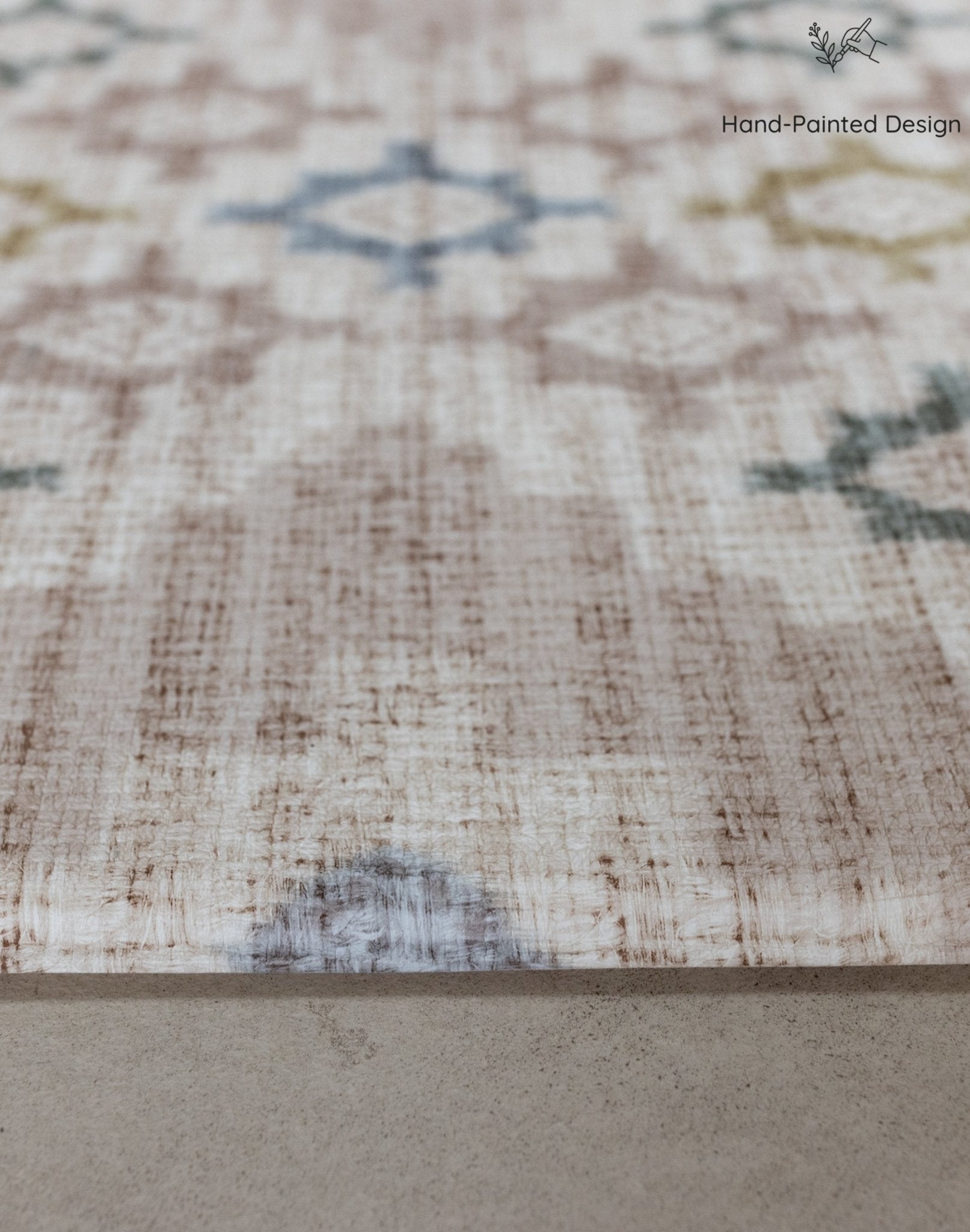 Close-up of a textured rug with geometric pattern on a neutral background
tapis de jeu confortable pour le développement de bébé