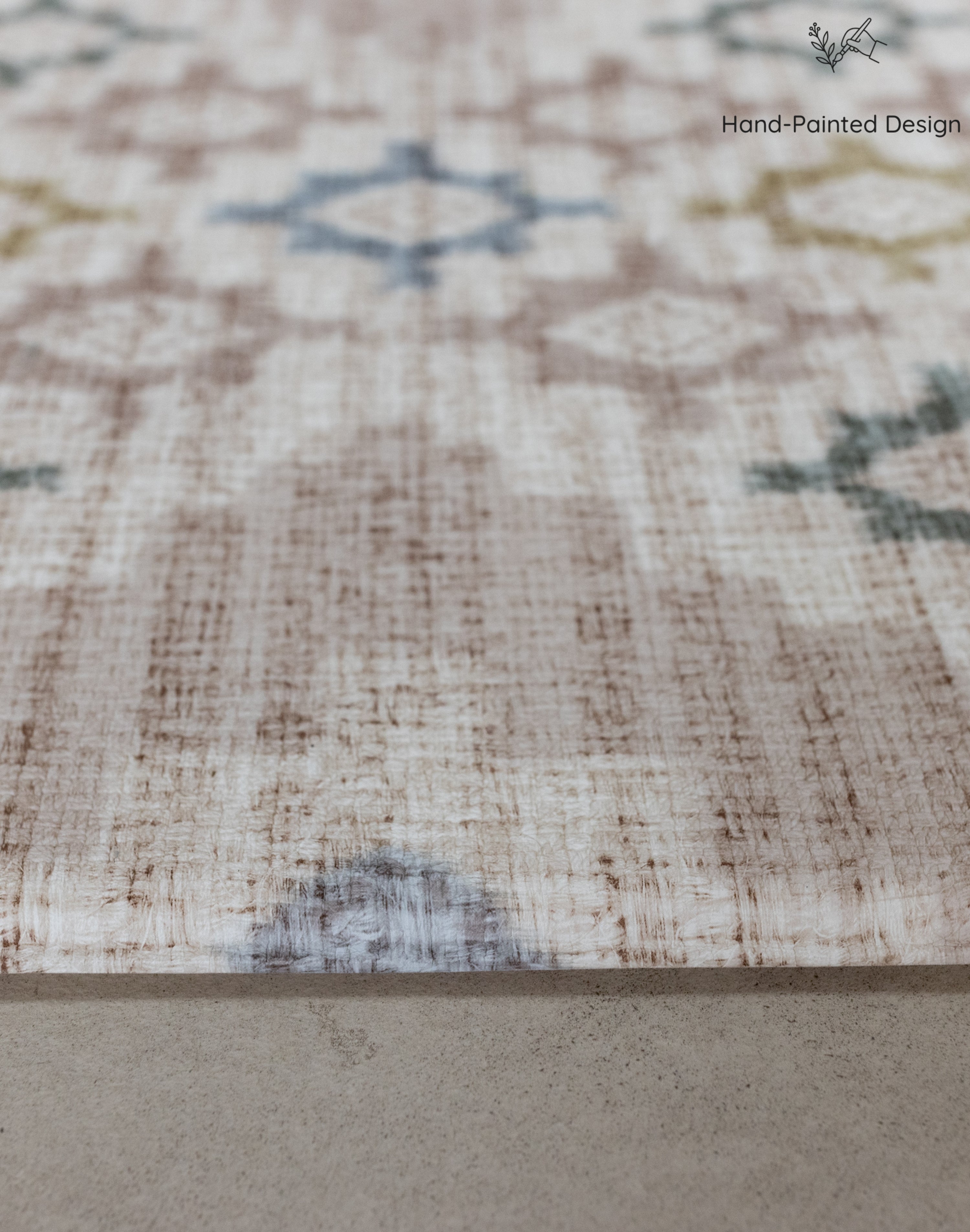 Close-up of a textured rug with geometric pattern on a neutral background
tapis de jeu confortable pour le développement de bébé