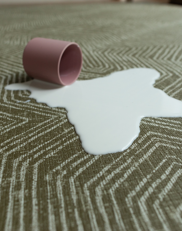 Milk spills on waterproof spielmatte with a stylish sealed surface